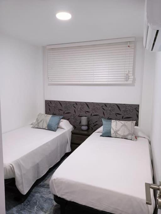 Modern Apartment Right In The Heart Of 베니돔 외부 사진