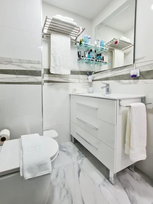 Modern Apartment Right In The Heart Of 베니돔 외부 사진