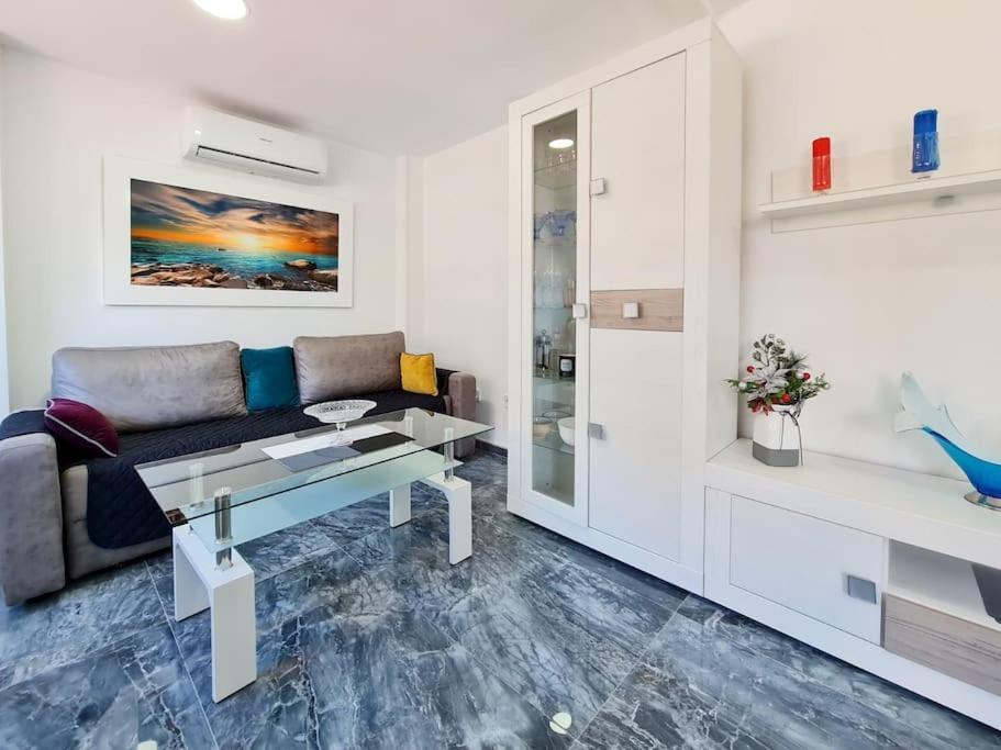Modern Apartment Right In The Heart Of 베니돔 외부 사진